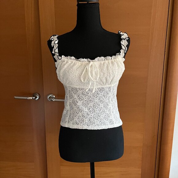 Urban Outfitters Tops - Urban Outfitters White Floral Stretch Lace Tie-Front Camisole Med NWT